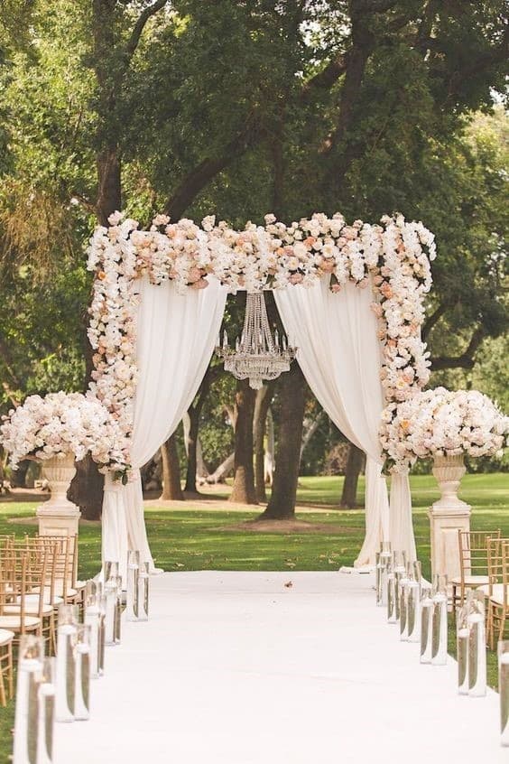 Pedestals and plinths flower decor